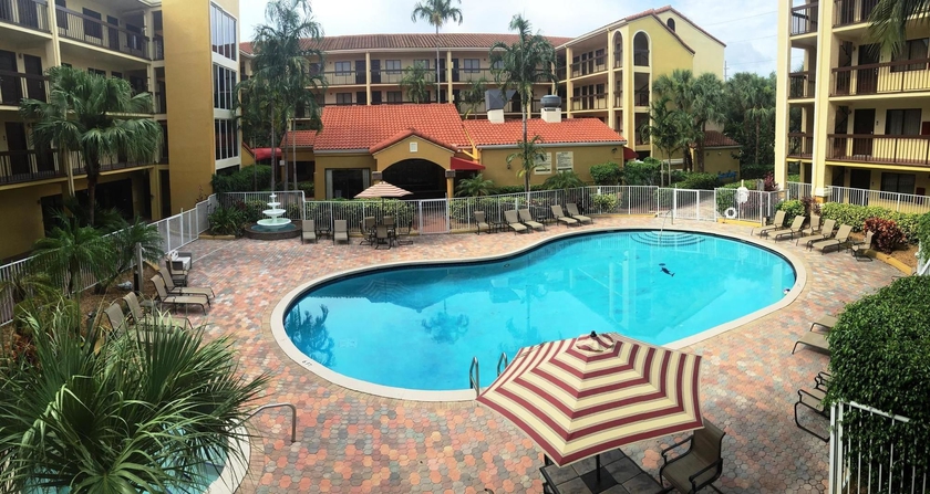Imagen de la piscina del Hotel Holiday Inn and Suites Boca Raton - North, An Ihg. Foto 8