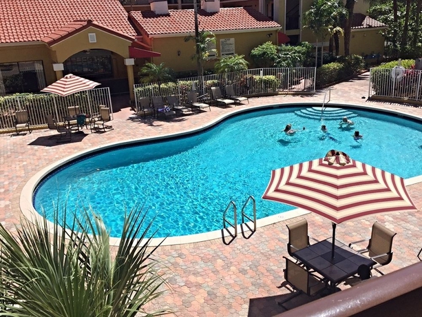 Imagen de la piscina del Hotel Holiday Inn and Suites Boca Raton - North, An Ihg. Foto 10