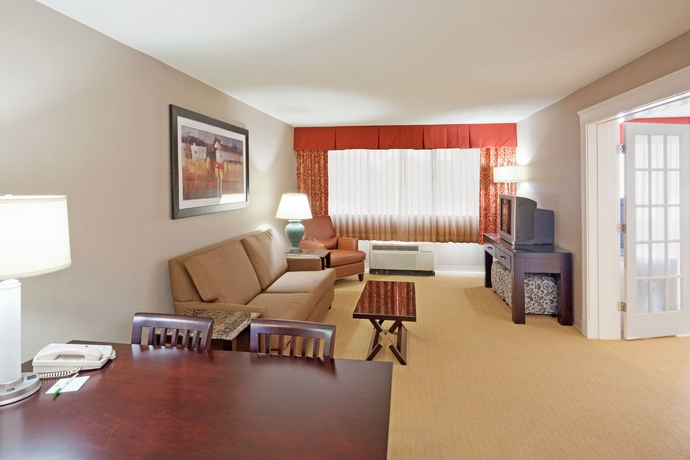Imagen de la habitación del Hotel Holiday Inn and Suites Boston - Peabody, An Ihg. Foto 2