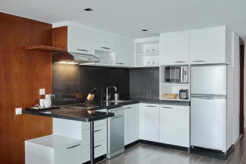 Imagen de la habitación del Hotel Holiday Inn and Suites Cairo Maadi. Foto 12