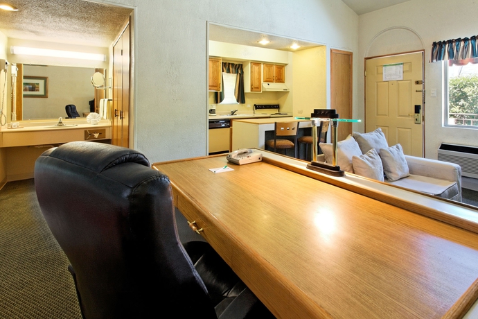 Imagen de la habitación del Hotel Holiday Inn and Suites Chihuahua Expo. Foto 11
