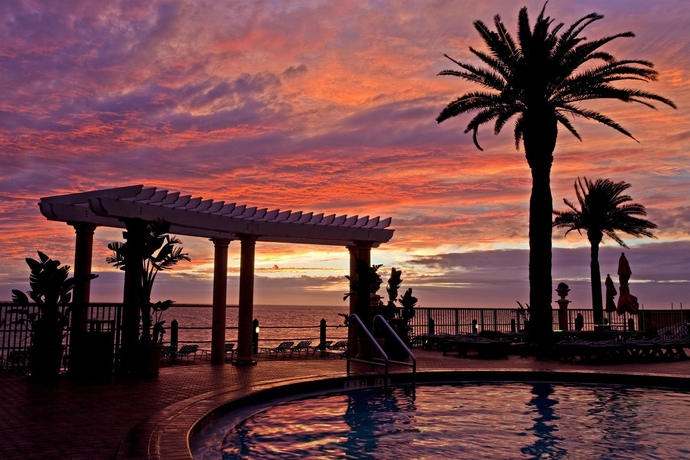 Imagen de la piscina del Hotel Holiday Inn and Suites Clearwater Beach, An Ihg. Foto 16