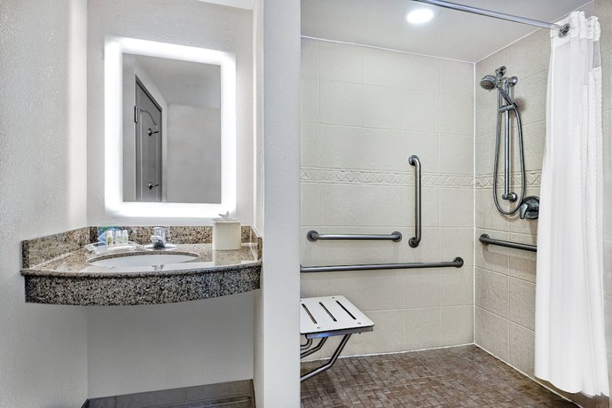 Imagen de la habitación del Hotel Holiday Inn and Suites College Station - Aggieland, an IHG. Foto 4