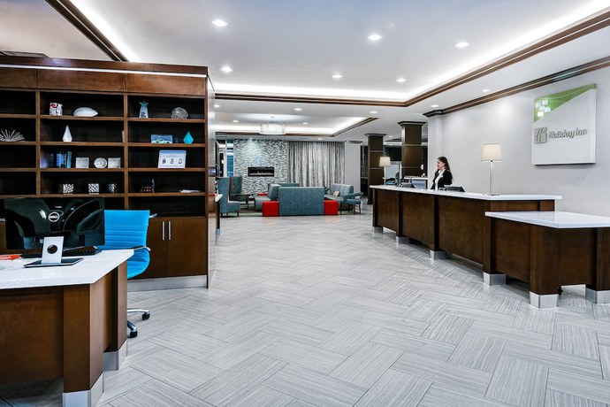 Imagen de los interiores del Hotel Holiday Inn and Suites College Station - Aggieland, an IHG. Foto 16