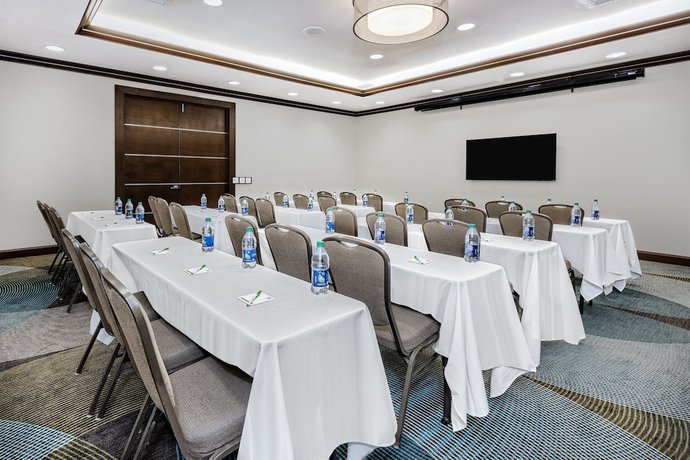 Imagen de los interiores del Hotel Holiday Inn and Suites College Station - Aggieland, an IHG. Foto 18