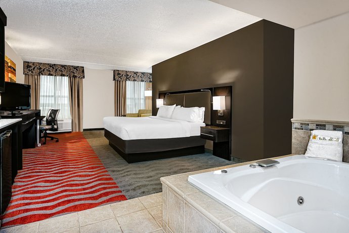 Imagen de la habitación del Hotel Holiday Inn and Suites College Station - Aggieland, an IHG. Foto 14