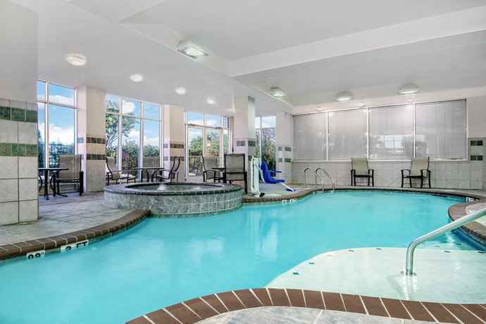 Imagen de la piscina del Hotel Holiday Inn and Suites College Station - Aggieland, an IHG. Foto 20