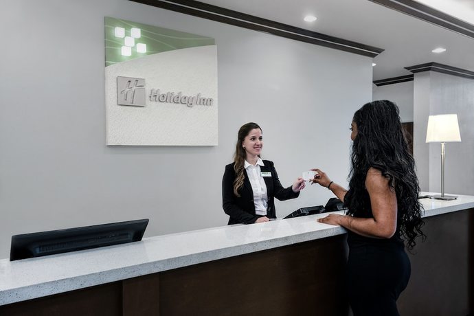 Imagen de los interiores del Hotel Holiday Inn and Suites College Station - Aggieland, an IHG. Foto 19