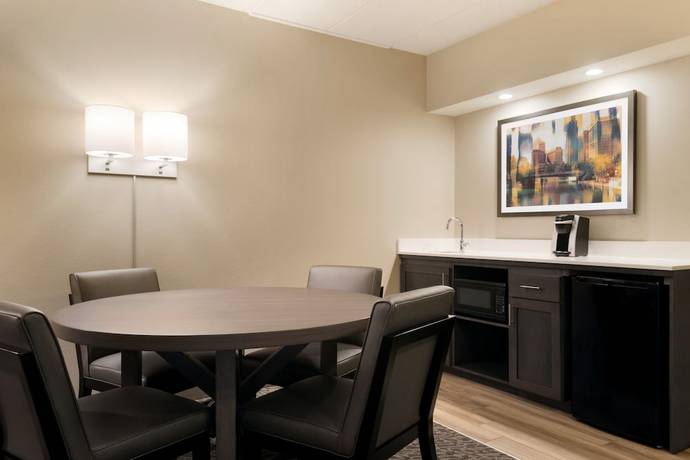 Imagen de la habitación del Hotel Holiday Inn and Suites Council Bluffs I-29, an IHG. Foto 4