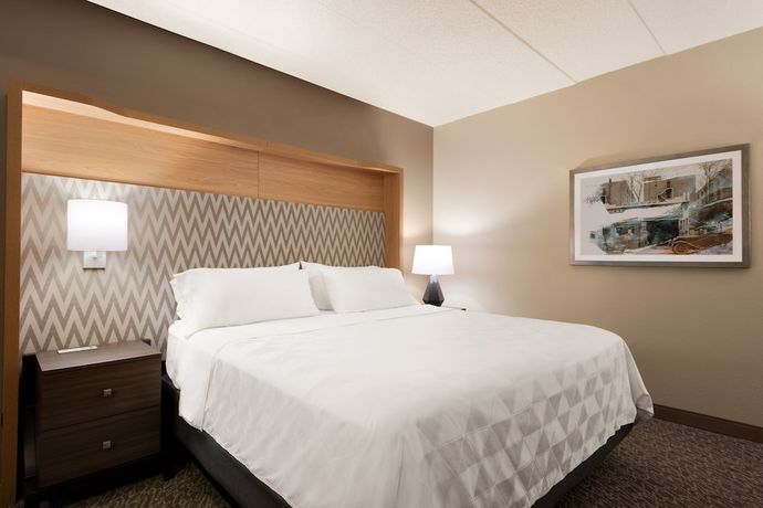 Imagen de la habitación del Hotel Holiday Inn and Suites Council Bluffs I-29, an IHG. Foto 10