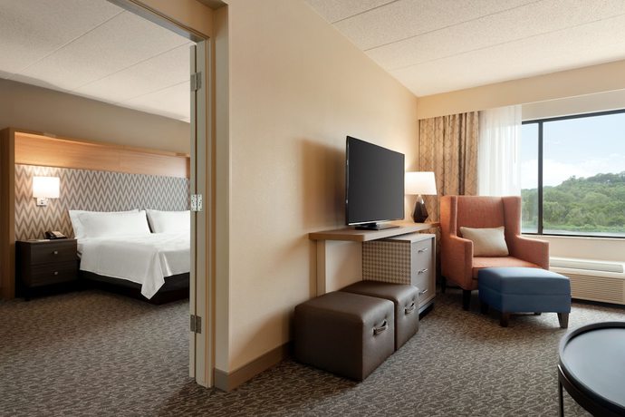 Imagen de la habitación del Hotel Holiday Inn and Suites Council Bluffs I-29, an IHG. Foto 17