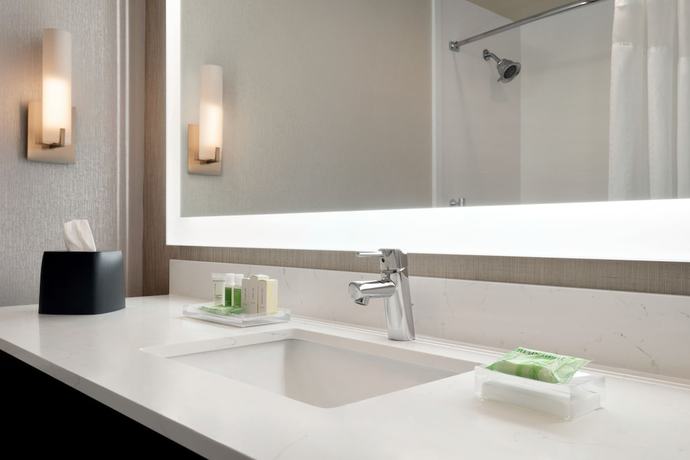Imagen de la habitación del Hotel Holiday Inn and Suites Council Bluffs I-29, an IHG. Foto 18