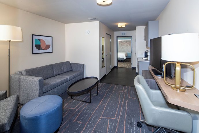 Imagen de la habitación del Hotel Holiday Inn and Suites Detroit - Troy, an IHG. Foto 3