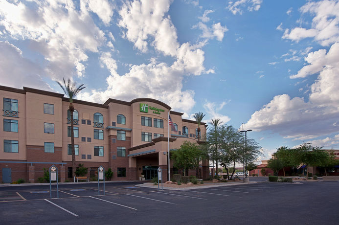 Imagen de la piscina del Hotel Holiday Inn and Suites Goodyear - West Phoenix Area. Foto 15