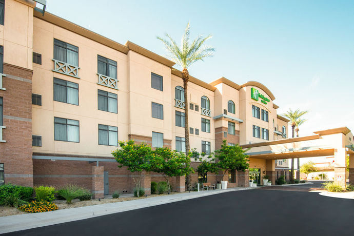 Imagen de la piscina del Hotel Holiday Inn and Suites Goodyear - West Phoenix Area. Foto 16