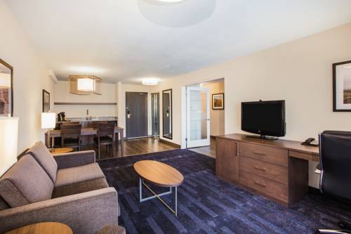 Imagen de la habitación del Hotel Holiday Inn and Suites Grande Prairie Conference Center, An Ihg. Foto 9