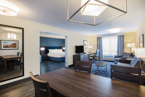 Imagen de la habitación del Hotel Holiday Inn and Suites Grande Prairie Conference Center, An Ihg. Foto 10