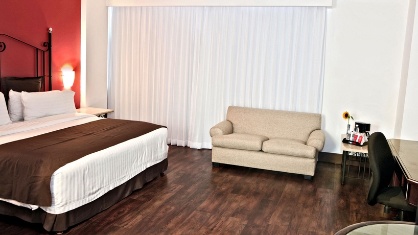 Imagen de la habitación del Hotel Holiday Inn and Suites Guadalajara-centro Historico, An Ihg. Foto 3