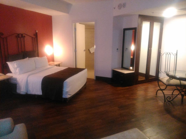 Imagen de la habitación del Hotel Holiday Inn and Suites Guadalajara-centro Historico, An Ihg. Foto 7