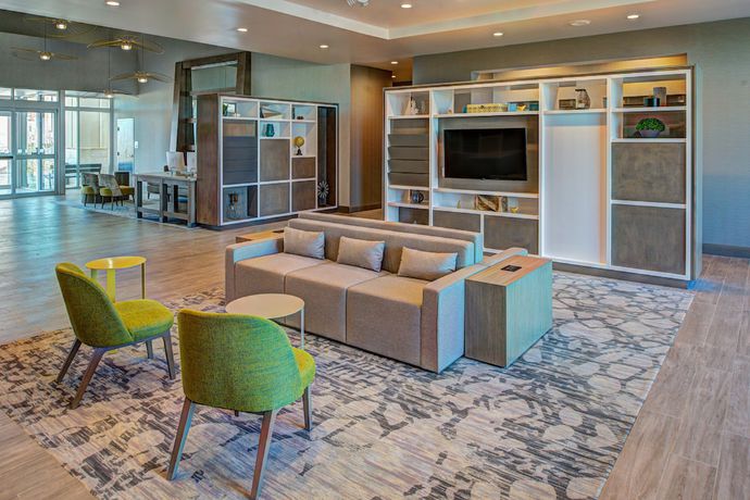 Imagen del bar/restaurante del Hotel Holiday Inn and Suites Houston West - Katy Mills, an IHG. Foto 3