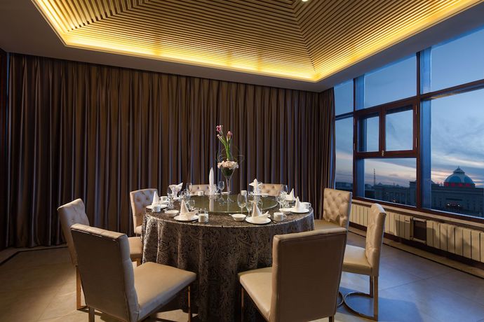 Imagen del bar/restaurante del Hotel Holiday Inn and Suites Hulunbuir. Foto 6