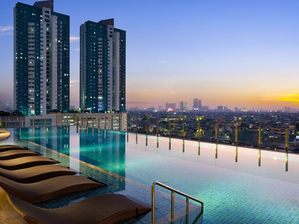 Imagen de la piscina del Hotel Holiday Inn and Suites Jakarta Gajah Mada. Foto 18