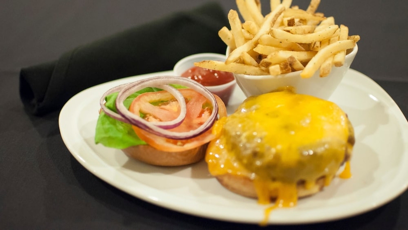 Imagen del bar/restaurante del Hotel Holiday Inn and Suites - Joliet Southwest, An Ihg. Foto 4