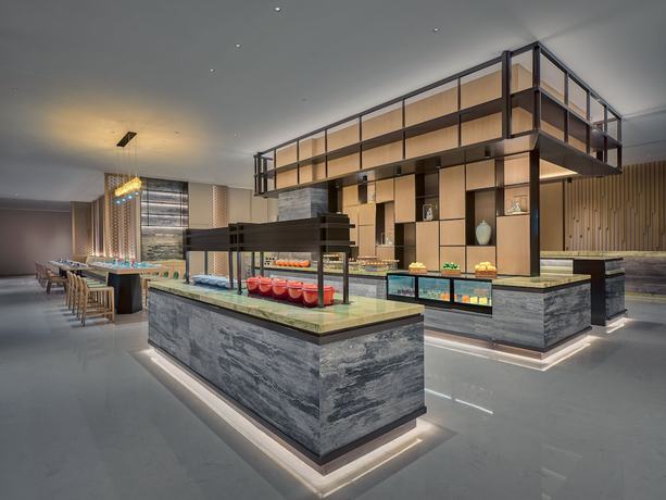 Imagen del bar/restaurante del Hotel Holiday Inn and Suites Kunshan Huaqiao, an IHG. Foto 5