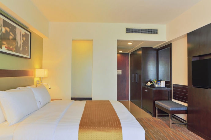 Imagen de la habitación del Hotel Holiday Inn and Suites Makati, An Ihg. Foto 6