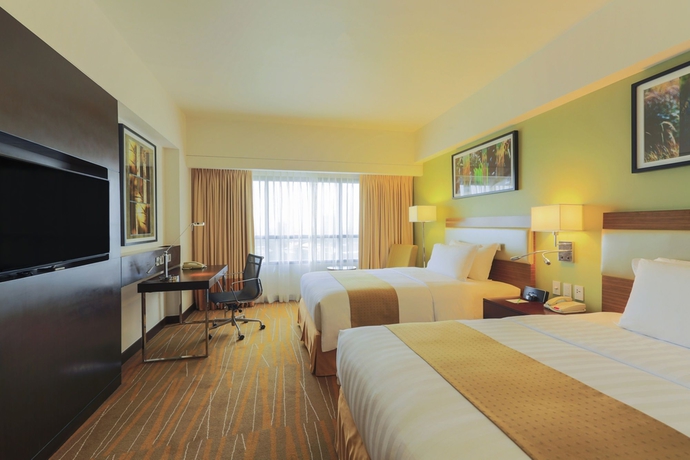 Imagen de la habitación del Hotel Holiday Inn and Suites Makati, An Ihg. Foto 9