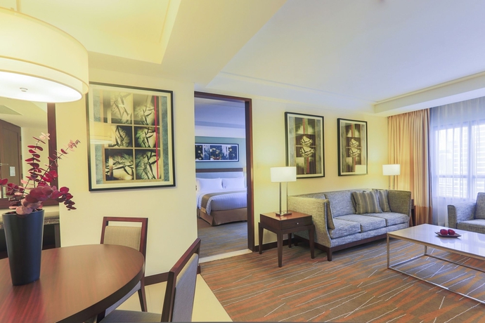 Imagen de la habitación del Hotel Holiday Inn and Suites Makati, An Ihg. Foto 12