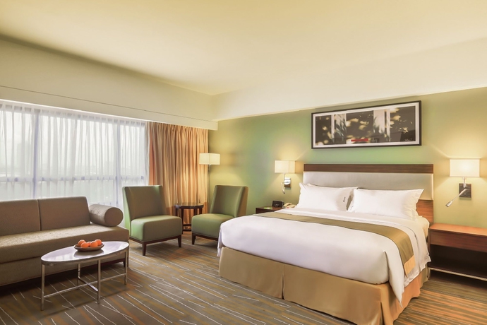 Imagen de la habitación del Hotel Holiday Inn and Suites Makati, An Ihg. Foto 13