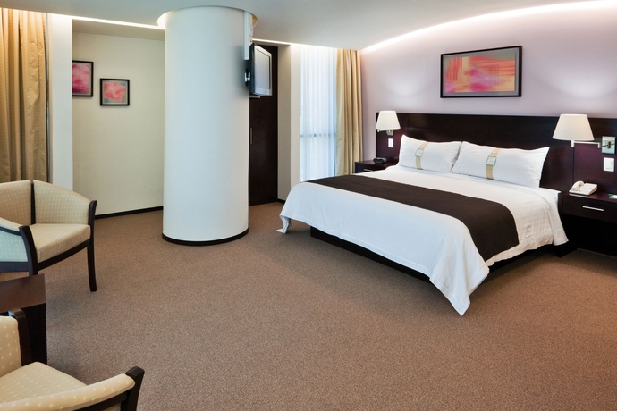 Imagen de la habitación del Hotel Holiday Inn and Suites Medica Sur, An Ihg. Foto 6