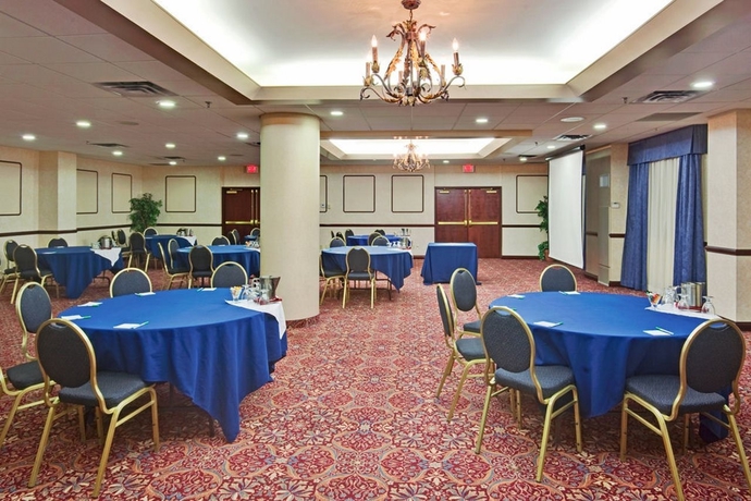 Imagen general del Hotel Holiday Inn and Suites Mississauga, An Ihg. Foto 6