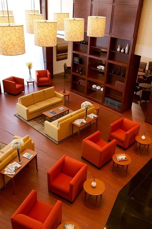 Imagen de los interiores del Hotel Holiday Inn and Suites Montreal Airport, An Ihg. Foto 9