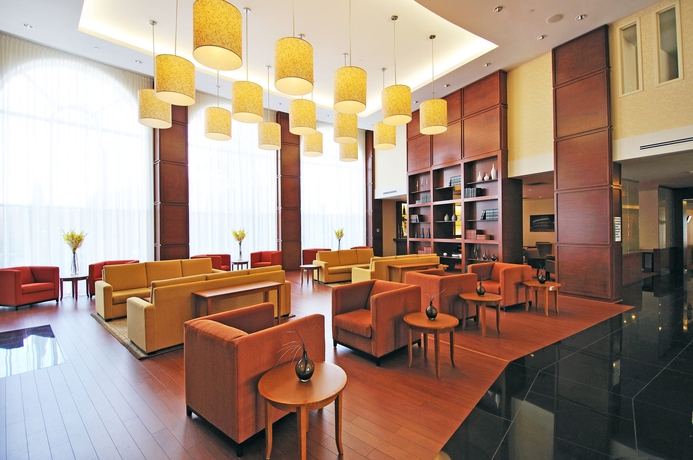 Imagen de los interiores del Hotel Holiday Inn and Suites Montreal Airport, An Ihg. Foto 11