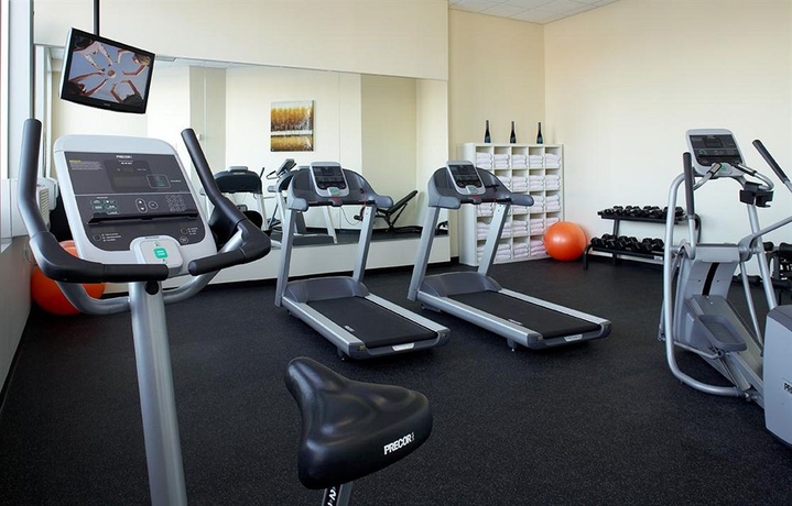 Imagen de los interiores del Hotel Holiday Inn and Suites Montreal Airport, An Ihg. Foto 15