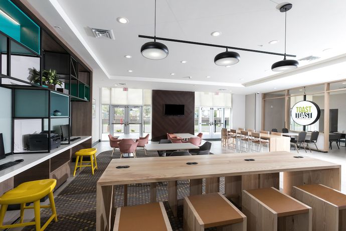 Imagen de los interiores del Hotel Holiday Inn and Suites Mount Pleasant, an IHG. Foto 17