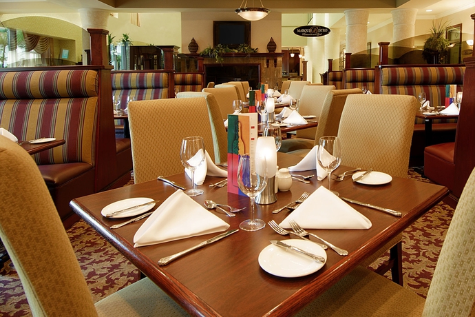 Imagen del bar/restaurante del Hotel Holiday Inn and Suites Oakville @ Bronte, An Ihg. Foto 1