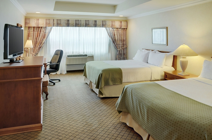 Imagen de la habitación del Hotel Holiday Inn and Suites Oakville @ Bronte, An Ihg. Foto 7