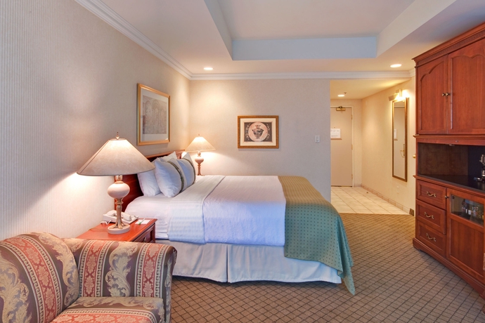 Imagen de la habitación del Hotel Holiday Inn and Suites Oakville @ Bronte, An Ihg. Foto 8