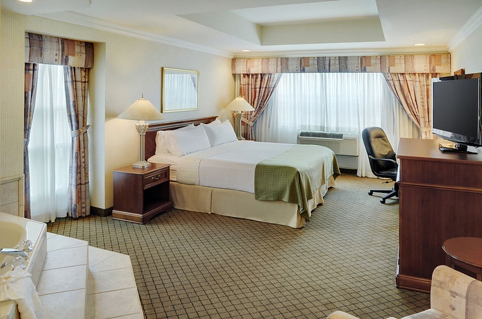 Imagen de la habitación del Hotel Holiday Inn and Suites Oakville @ Bronte, An Ihg. Foto 11