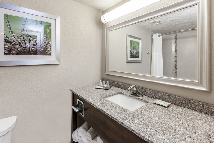 Imagen de la habitación del Hotel Holiday Inn and Suites Oklahoma City North, An Ihg. Foto 13