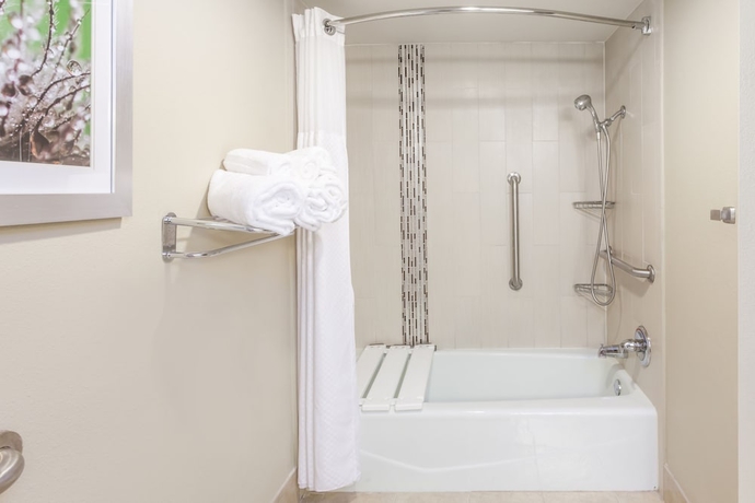 Imagen de la habitación del Hotel Holiday Inn and Suites Oklahoma City North, An Ihg. Foto 14