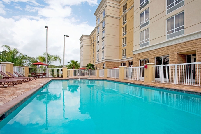 Imagen de la piscina del Hotel Holiday Inn and Suites Orange Park, An Ihg. Foto 18