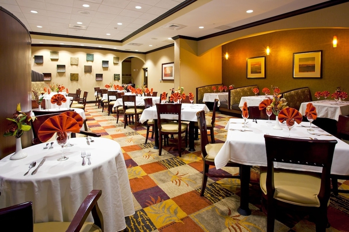 Imagen del bar/restaurante del Hotel Holiday Inn and Suites Orange Park, An Ihg. Foto 3