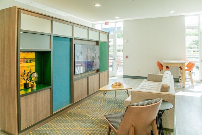 Imagen de los interiores del Hotel Holiday Inn and Suites Orlando I-Drive Theme Parks by IHG. Foto 18