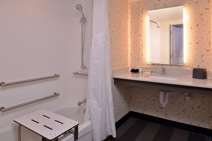 Imagen de la habitación del Hotel Holiday Inn and Suites Orlando I-Drive Theme Parks by IHG. Foto 12