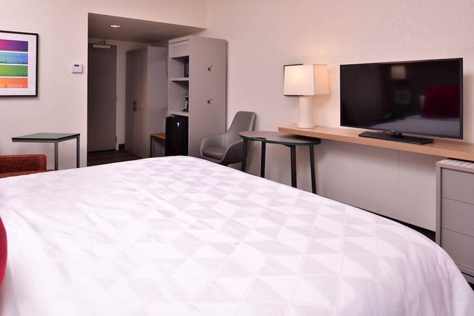 Imagen de la habitación del Hotel Holiday Inn and Suites Orlando I-Drive Theme Parks by IHG. Foto 13