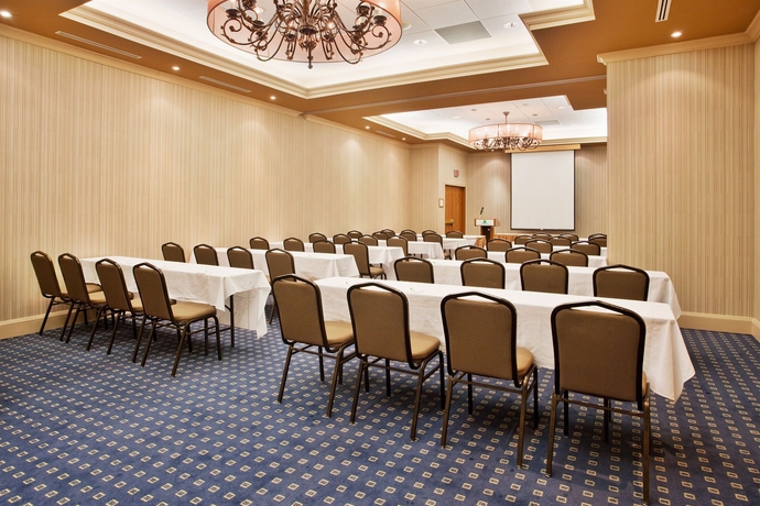 Imagen de los interiores del Hotel Holiday Inn and Suites Ottawa Kanata, An Ihg. Foto 9